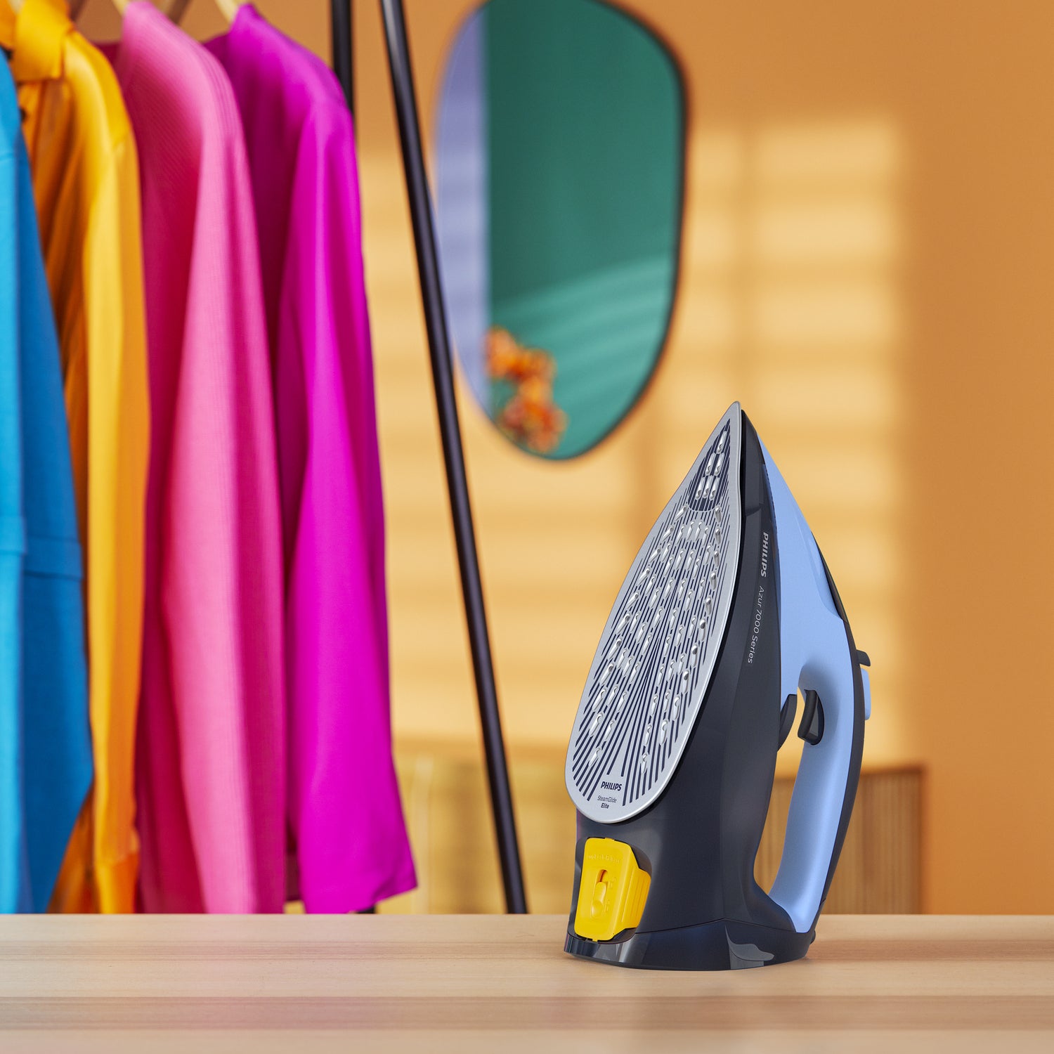 Steam Iron 2800W - 50g/min - 250 SOS - SteamGlide Elite - 2m cord 300ml - QuickCalc Release - Light/Dark Blue