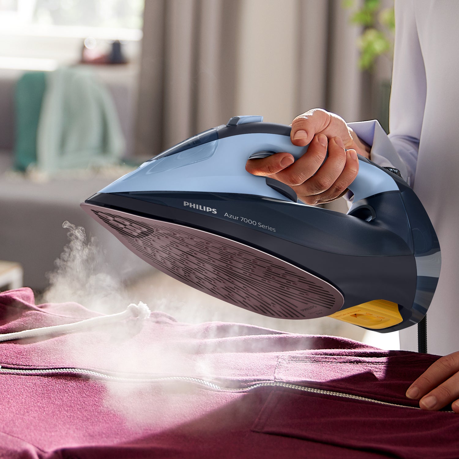 Steam Iron 2800W - 50g/min - 250 SOS - SteamGlide Elite - 2m cord 300ml - QuickCalc Release - Light/Dark Blue