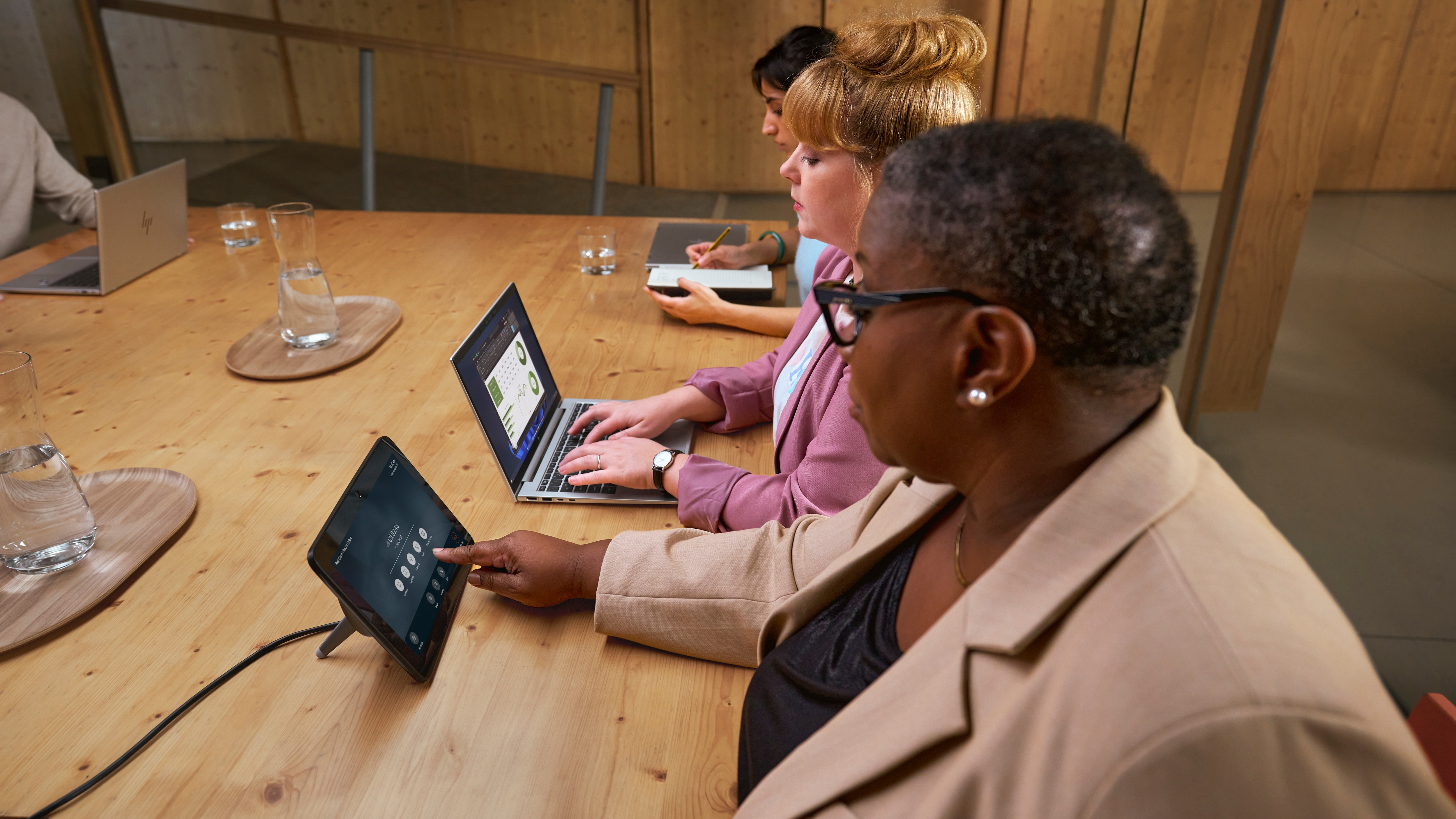 HP EliteBook X G1i AI UMA Ultra 7 258V+32GB Blue X G1i / 14.0 inch / 1TB / WWANHP R15 5G Solution / W11p/ 1 Yr Warranty | 3Yr Pick-up & Return / 1Yr Wolf Secur QWERTY