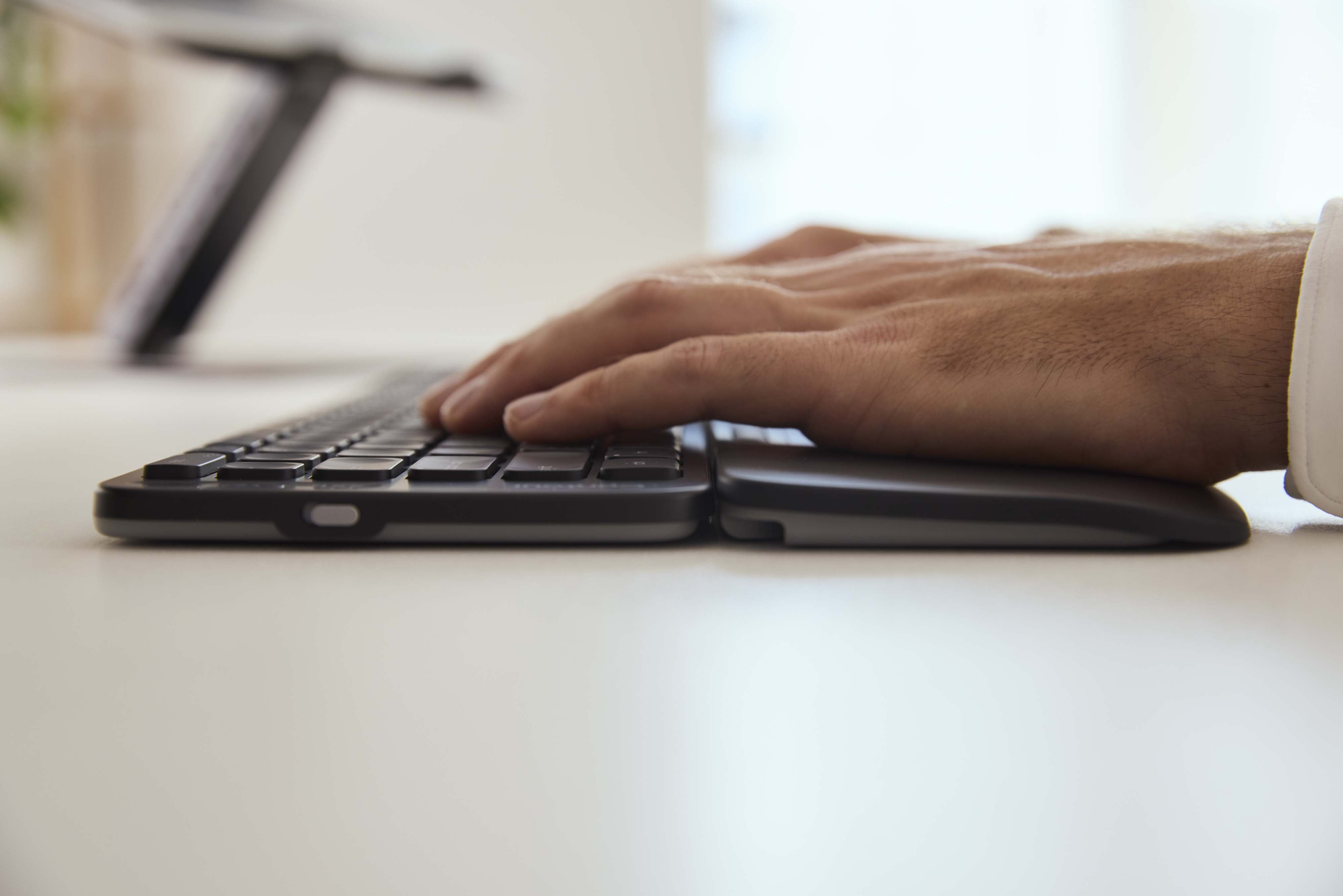 Balance Full-Size Keyboard Wireless DE Layout QWERTZ