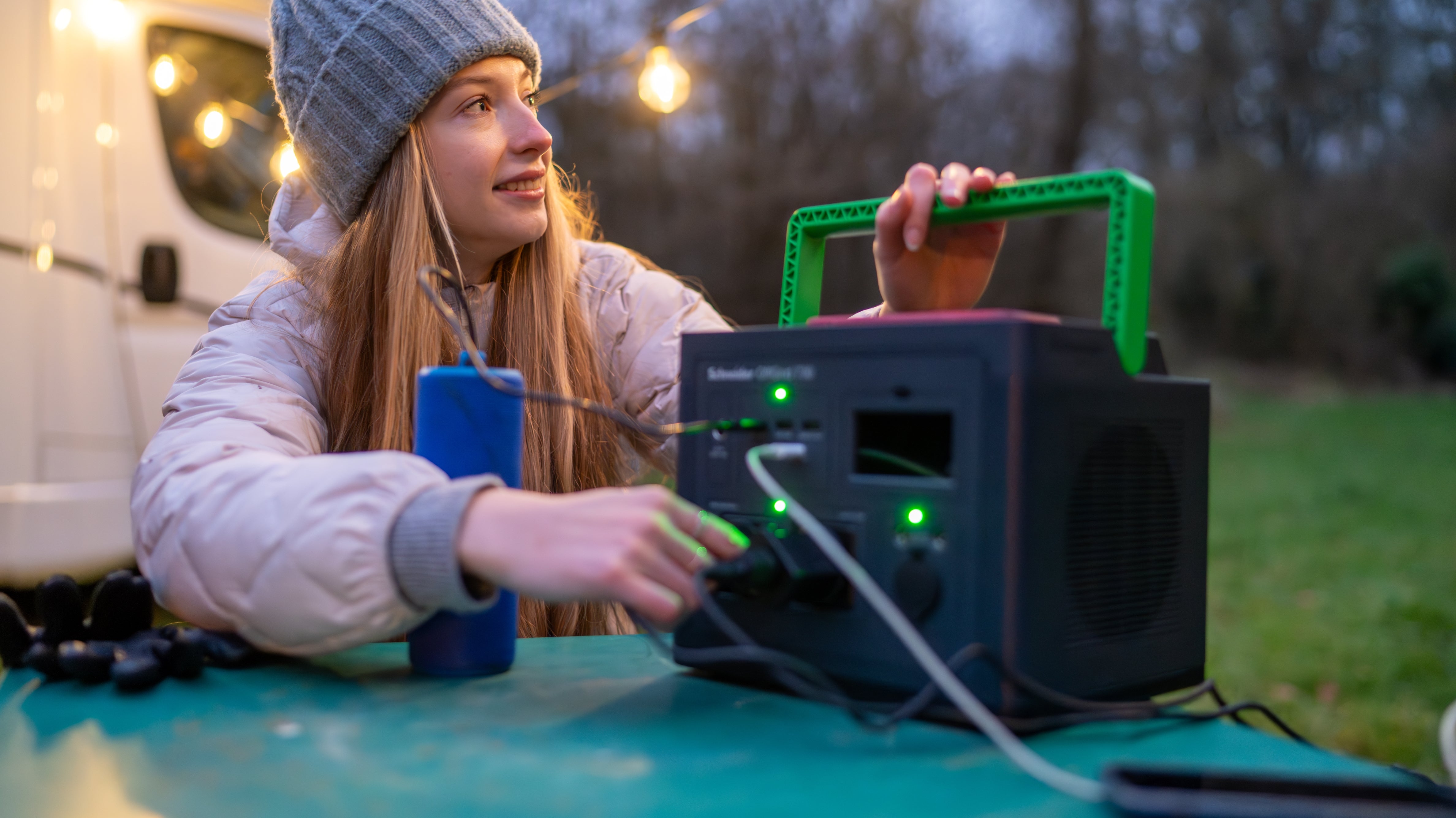 OffGrid Portable Power Station 730 738WhLithium-ion 2 Schuko Sinewave